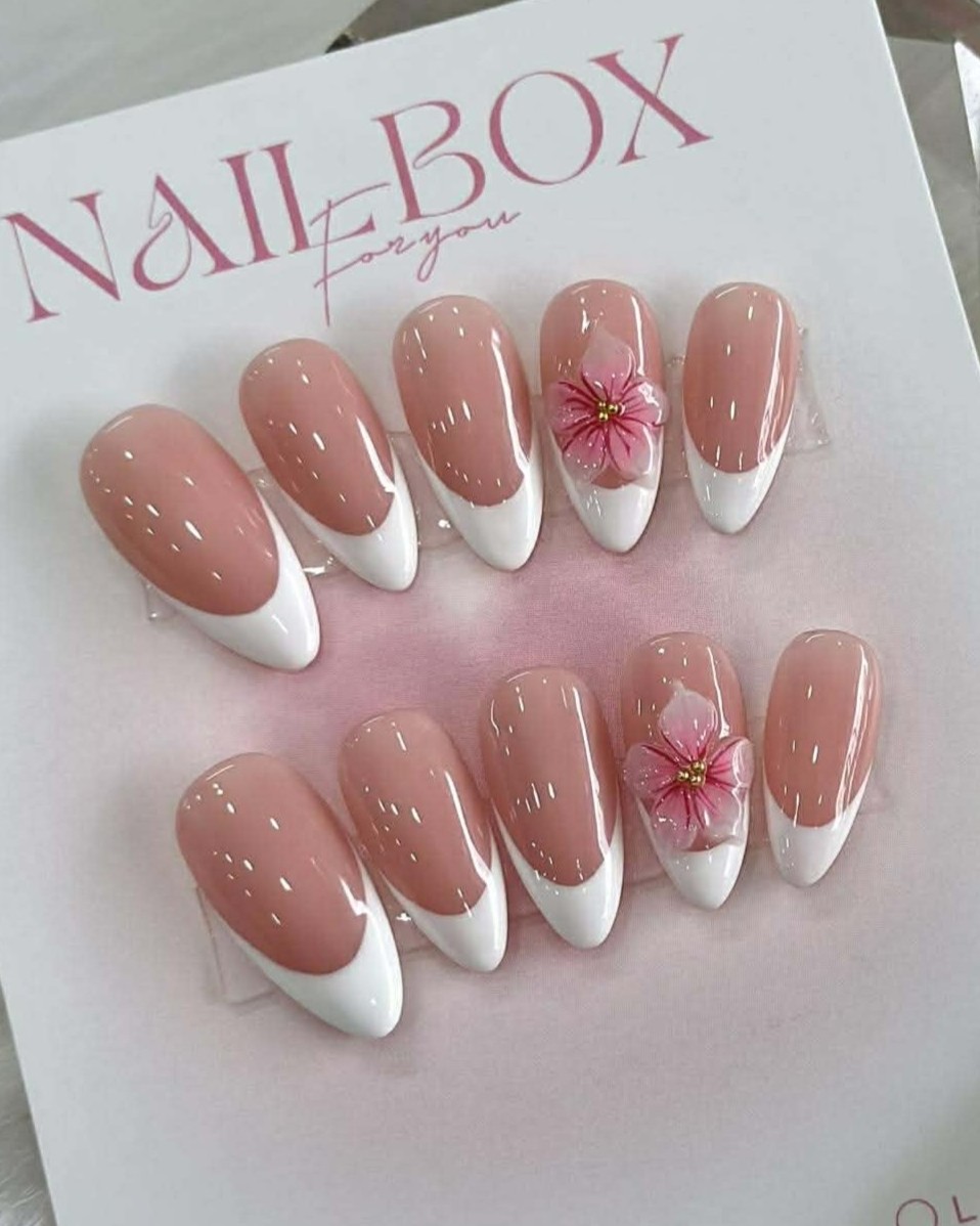 French Tips Clean Girl